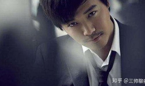 小巧🐥伸女生🍑🍑里姿势免费版：引发热议的内容背后