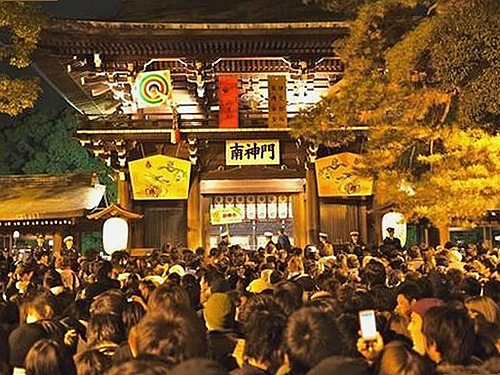 揭秘娱乐圈：免费黄色官方版下载免费版的争议与发展