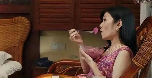 黑料吃瓜免费版：看尽娱乐圈的精彩与反转