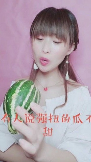 解析：小🐔🐔伸进🈲🔞🔞官方版背后的人物动作与态度