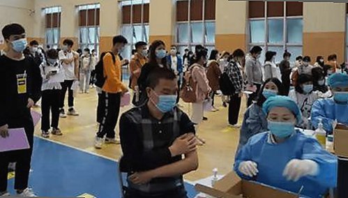 刘宇宁体验《撸撸射官方版》：新体验引发关注
